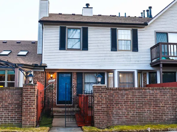 34807 E Marino Ct, Chesterfield, MI 48047