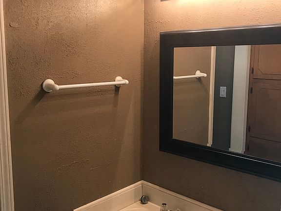 3rd image of 6305 Anandale Dr
