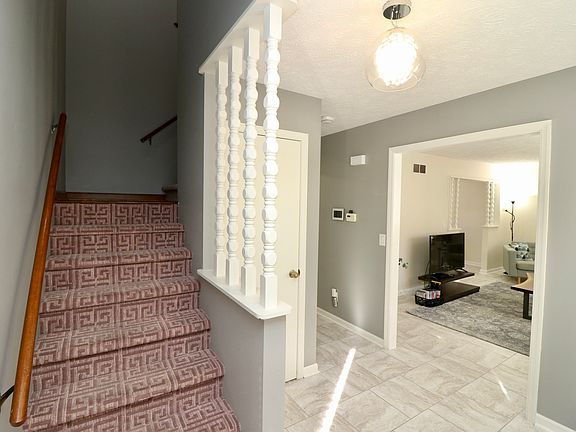 4th image of 1101 E Winterberry Dr