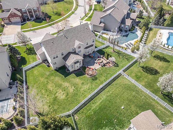 5th image of 2049 Saint Madeleine Dr