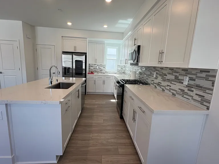 Kitchen sideview
