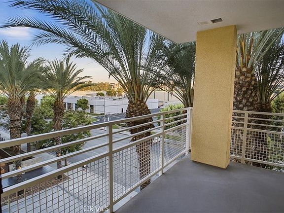5th image of 21301 Erwin St Unit 443