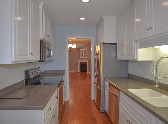 5th image of 126 Champion Pine Ln