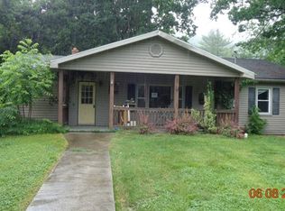 1110 Brookhaven Dr, Covington, VA 24426