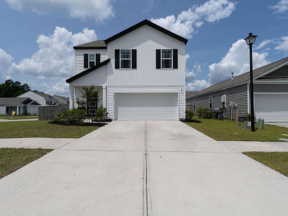 5th image of 401 Eastern Pine Dr