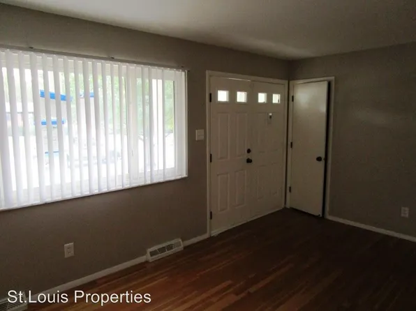 1419 Cove Ln, Saint Louis, MO 63138