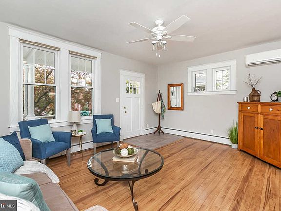 5th image of 19 Sanford Ave