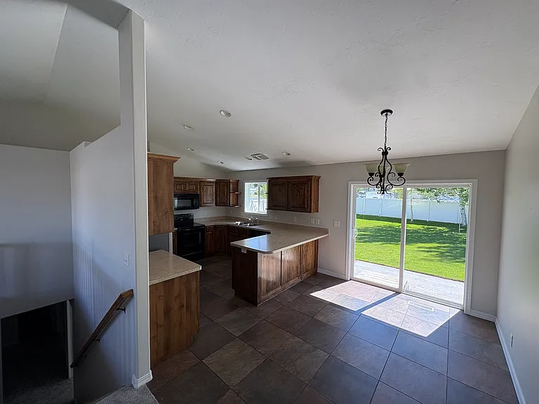 2920 N Sunlight Dr — Photo 7