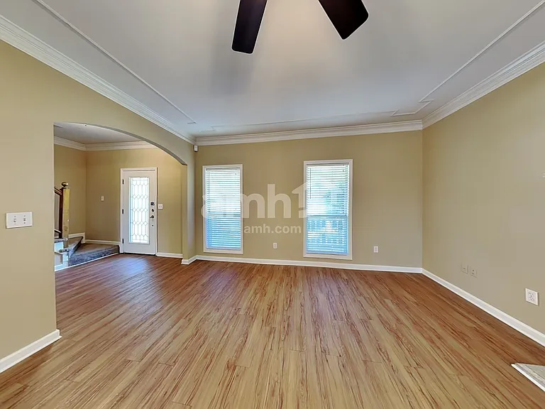620 Claredon Ct — Photo 8