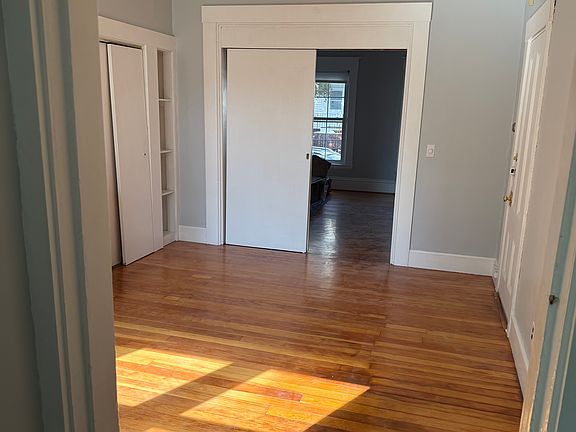 3rd image of 117 Princeton St Floor 1