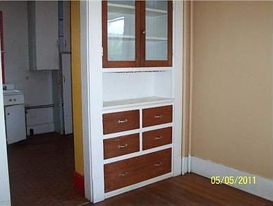 3rd image of 572 Hudson Ave