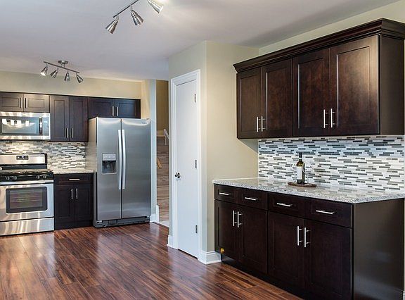 4th image of 582 Vanderbilt Dr