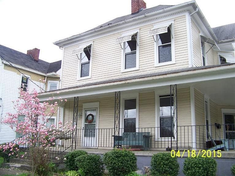 1st image of 300 E Woodford St
