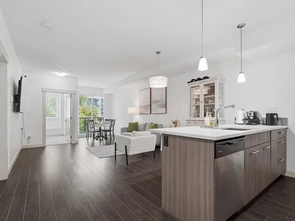 2214 Kelly Ave #206, Pt Coquitlam, BC V3C 0E5