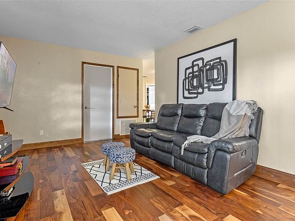 3rd image of 2413R Oak Run Blvd