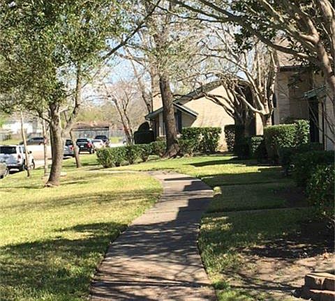 3rd image of 12813 Carvel Ln