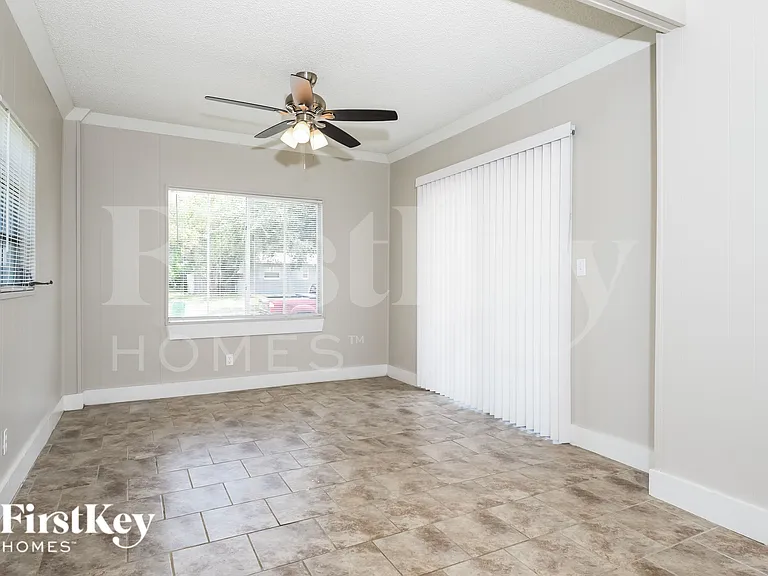 2813 Kenyon Ave — Photo 7