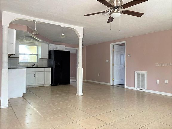 3rd image of 1400 Whitehall Ln