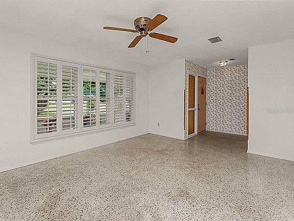 4th image of 812 Woodling Pl
