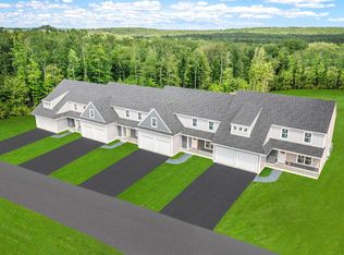 16 Driftwood Cir #4, Sandown, NH 03873