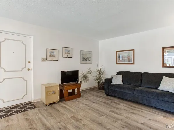 4353 Chateau De Ville Dr APT D, Saint Louis, MO 63129