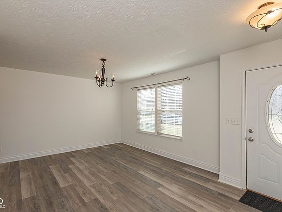 2nd image of 1914 Abbey Ln