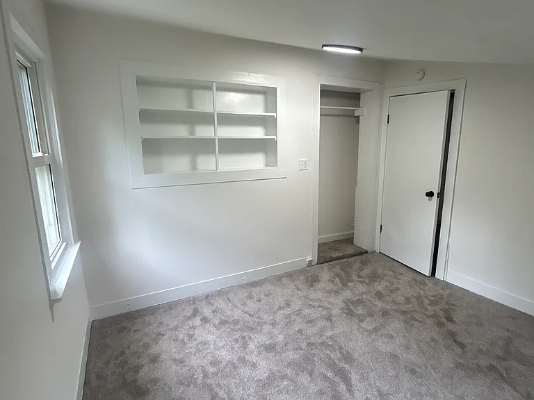 1433 Gladstone Ave SE — Photo 5