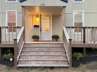 719 W Olive St, Bolivar, MO 65613
