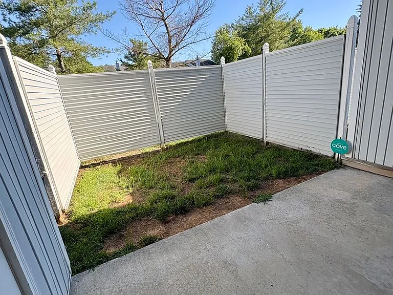 2702 Waters Edge Dr — Photo 24