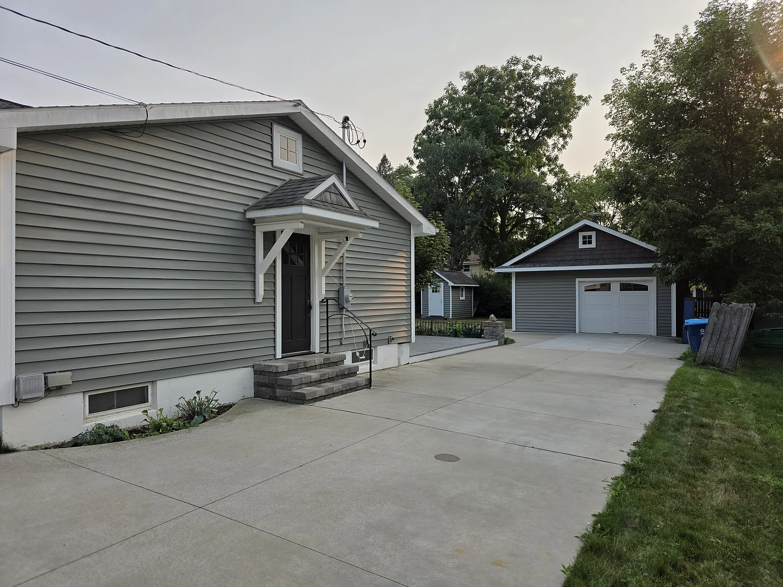 3 bed, 980 sqft, $2,400 — Photo 3