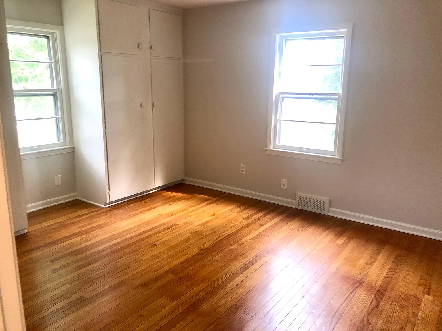 3 bed, 1215 sqft, $2,300 — Photo 4
