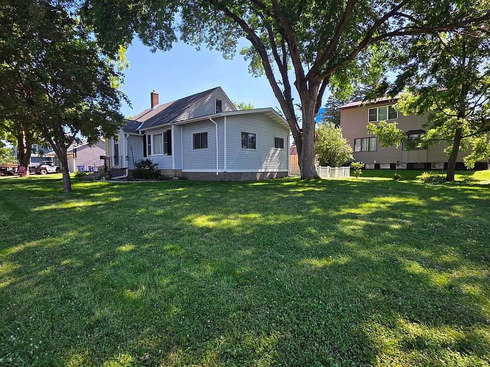 1st image of 717 Forest St