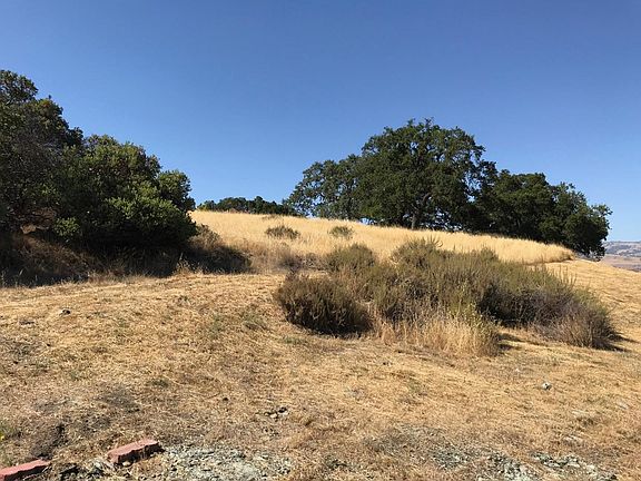 3rd image of 18580 Castle Hill Dr