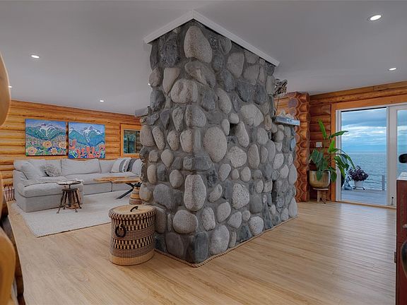 5th image of 1388 Reef Rd