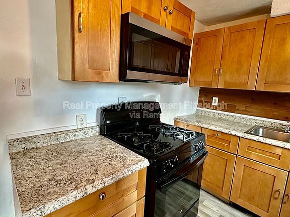 2nd image of 8612 Oakcrest Rd