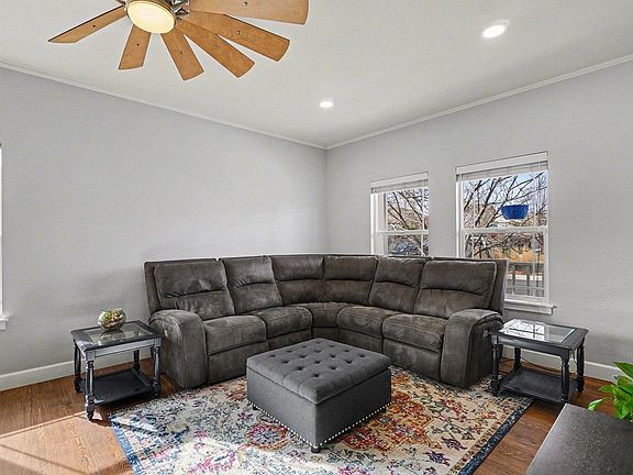 4th image of 844 Cliffrose Way