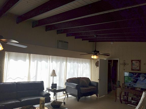 4th image of 209 Julian Cir