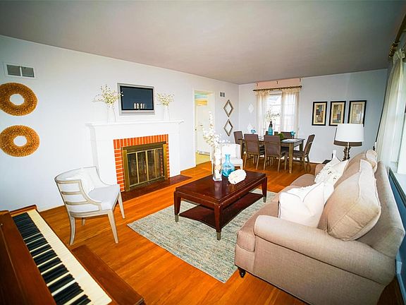 5th image of 230 Hyacinth Ct