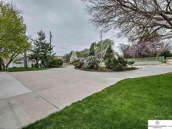 3rd image of 2117 S 120th St
