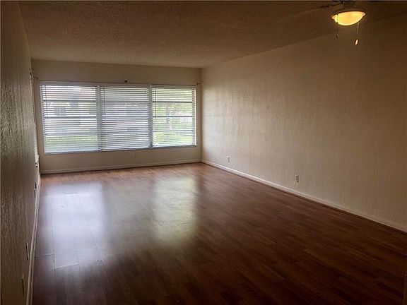 4th image of 760 SE 2nd Avenue #204