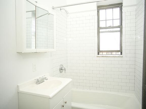 5th image of 3420 32nd St APT 3K