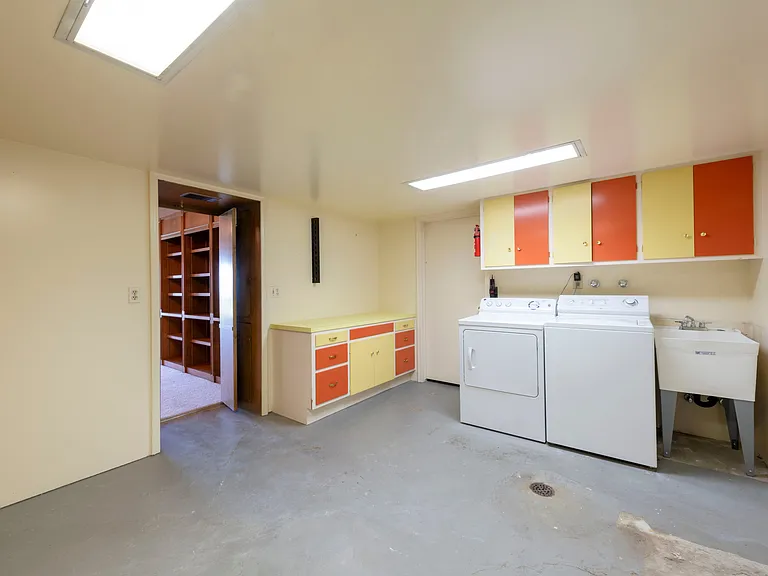 1038 S Oak Hills Way — Photo 33