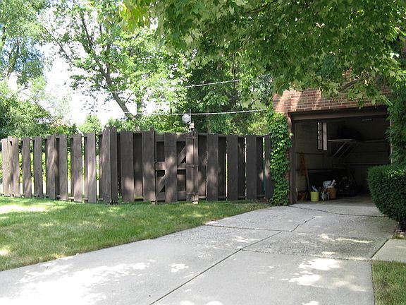 3rd image of 1051 W Mason Ave