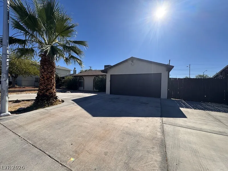 3 bed, 2.0 bath, 1247 sqft, $1,725 — Photo 2