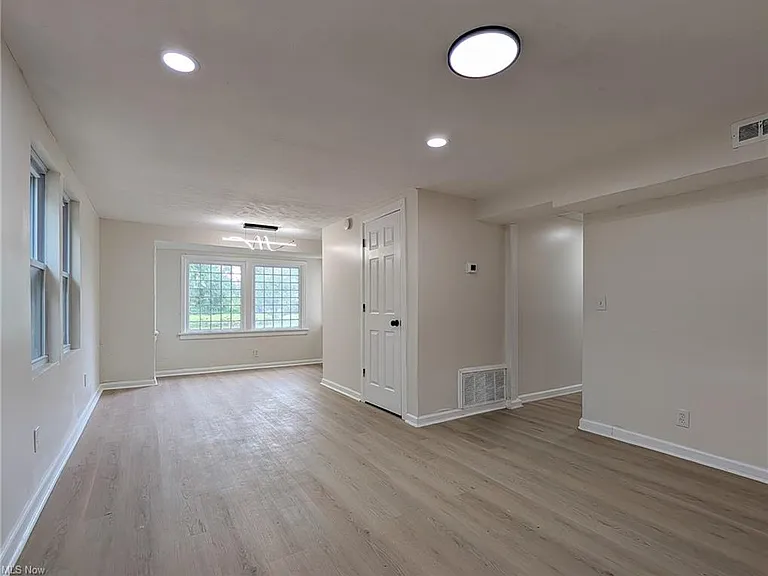14817 Naples Ave — Photo 9