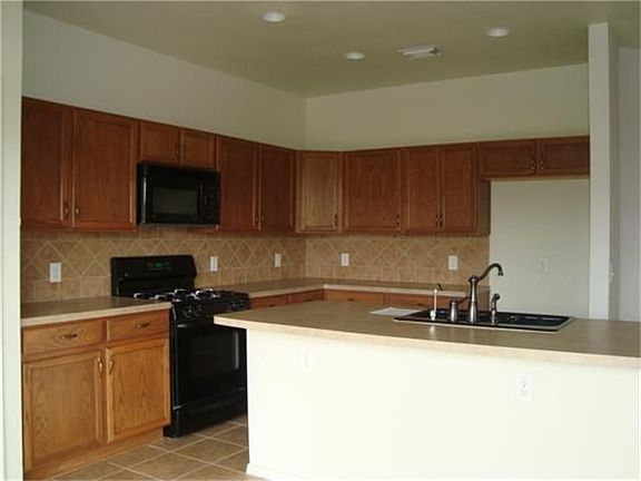 5th image of 2339 Bedford Oak St