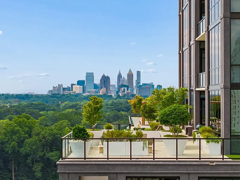 2425 Peachtree Rd NE #607 — Photo 41