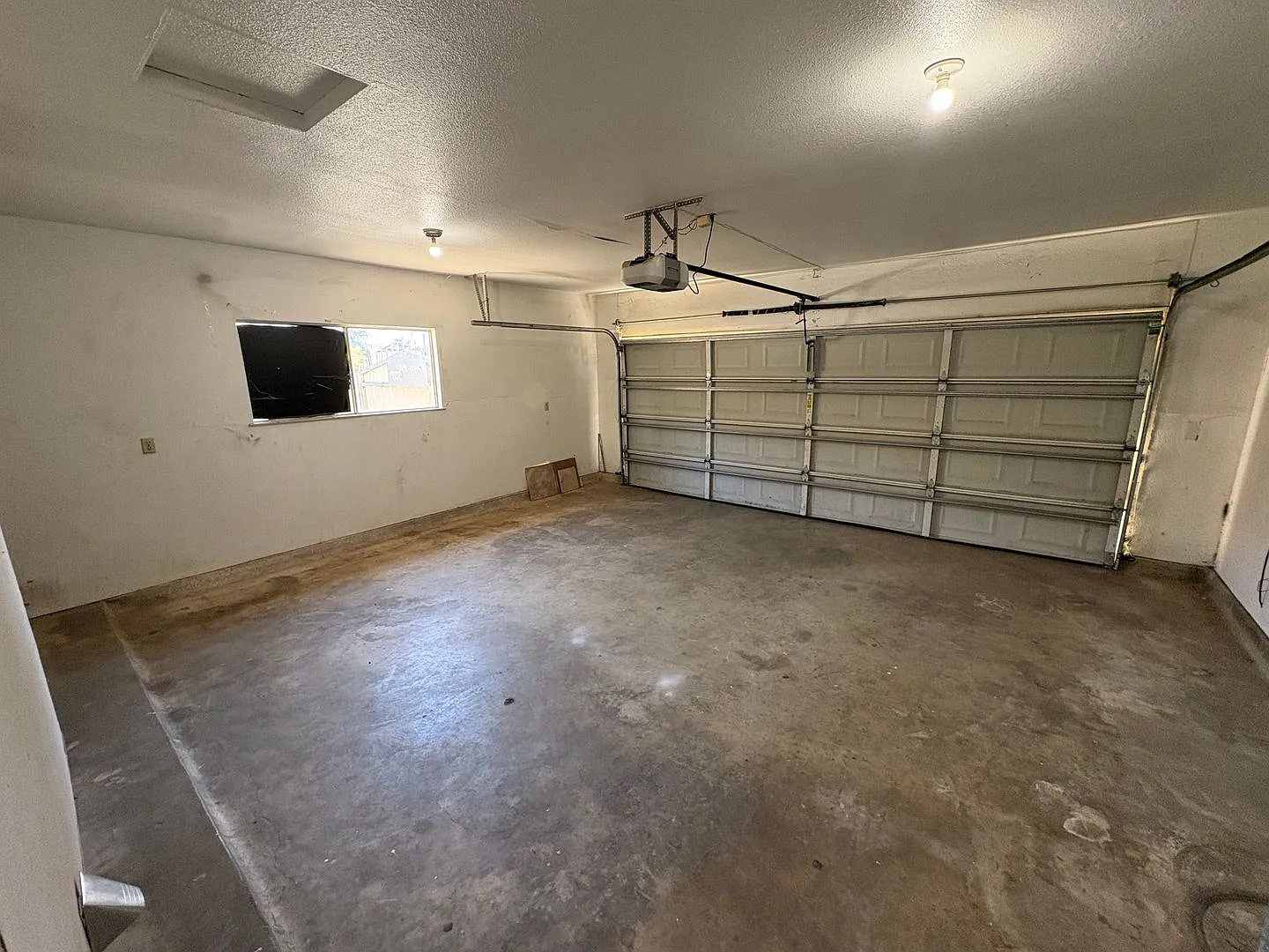 Spacious home in Tulare Rent Ready! — Photo 2