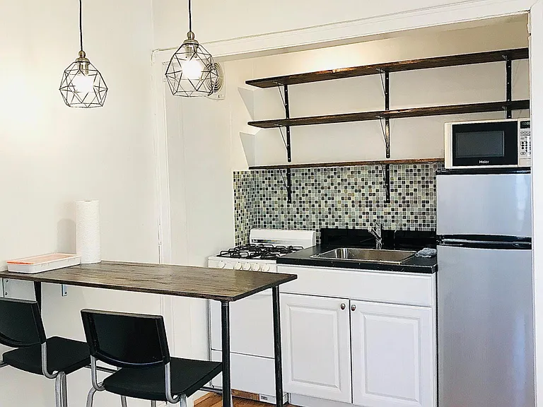 165 Vroom St #3L — Photo 2