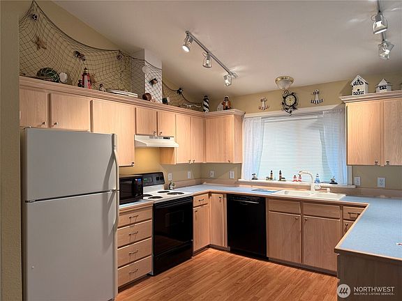 3rd image of 367 S Wynoochee Drive